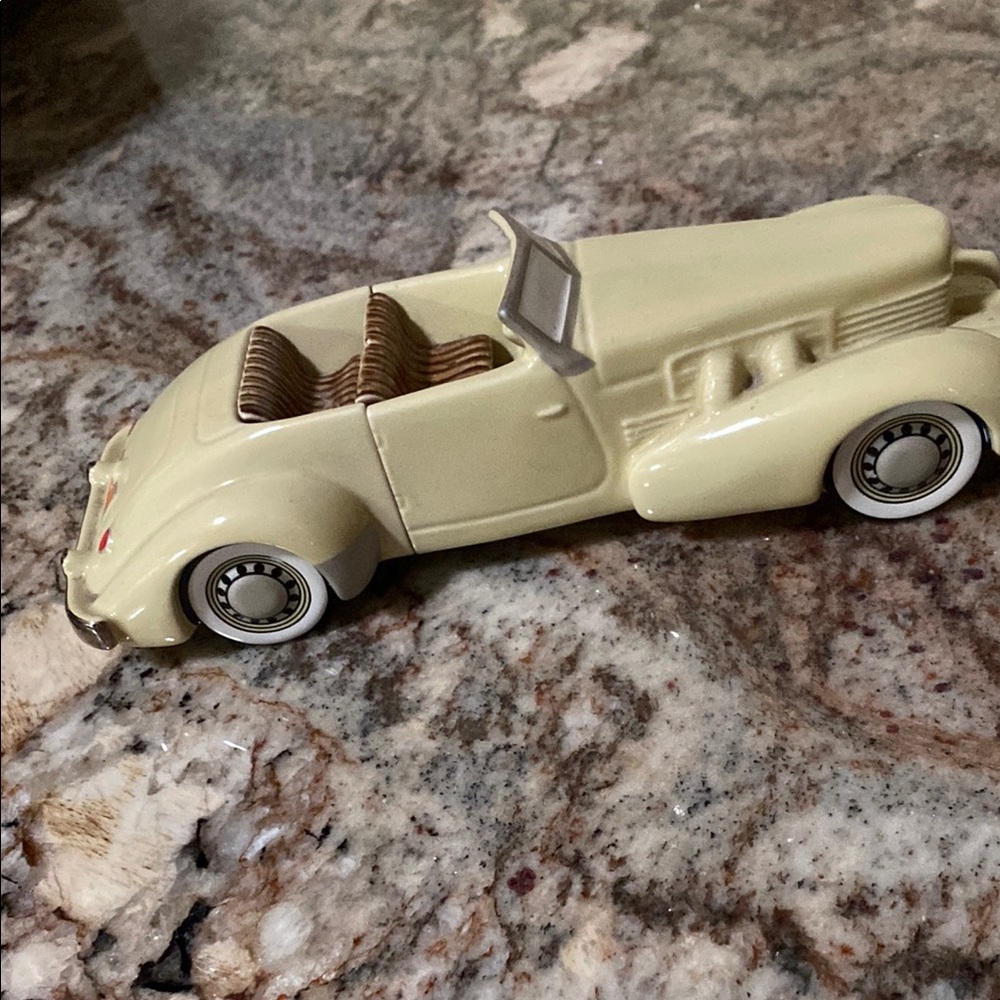 Avon 1937 Cord car